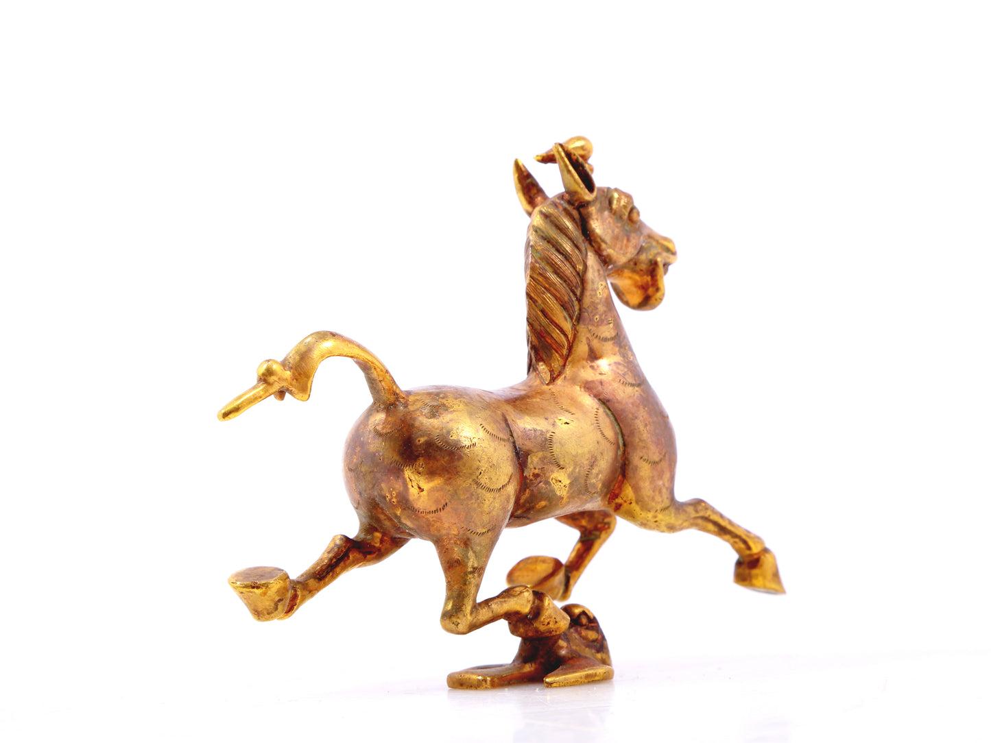 A pair of exquisite gilt bronze horse ornaments,