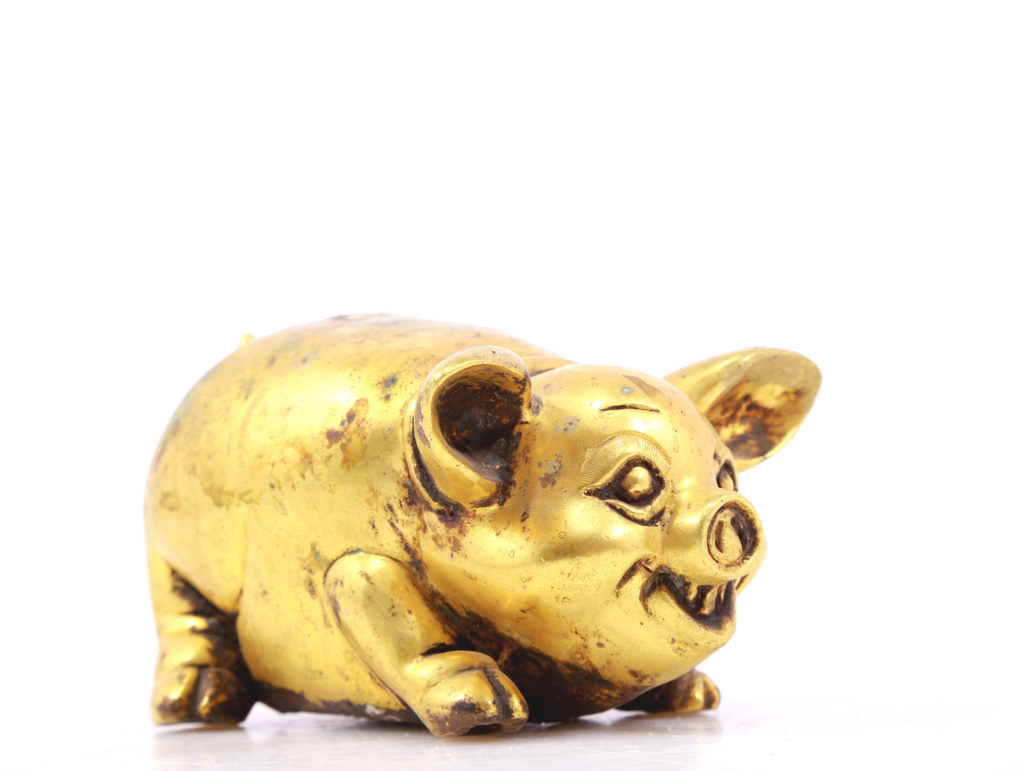 An exquisite gilt bronze pig ornament