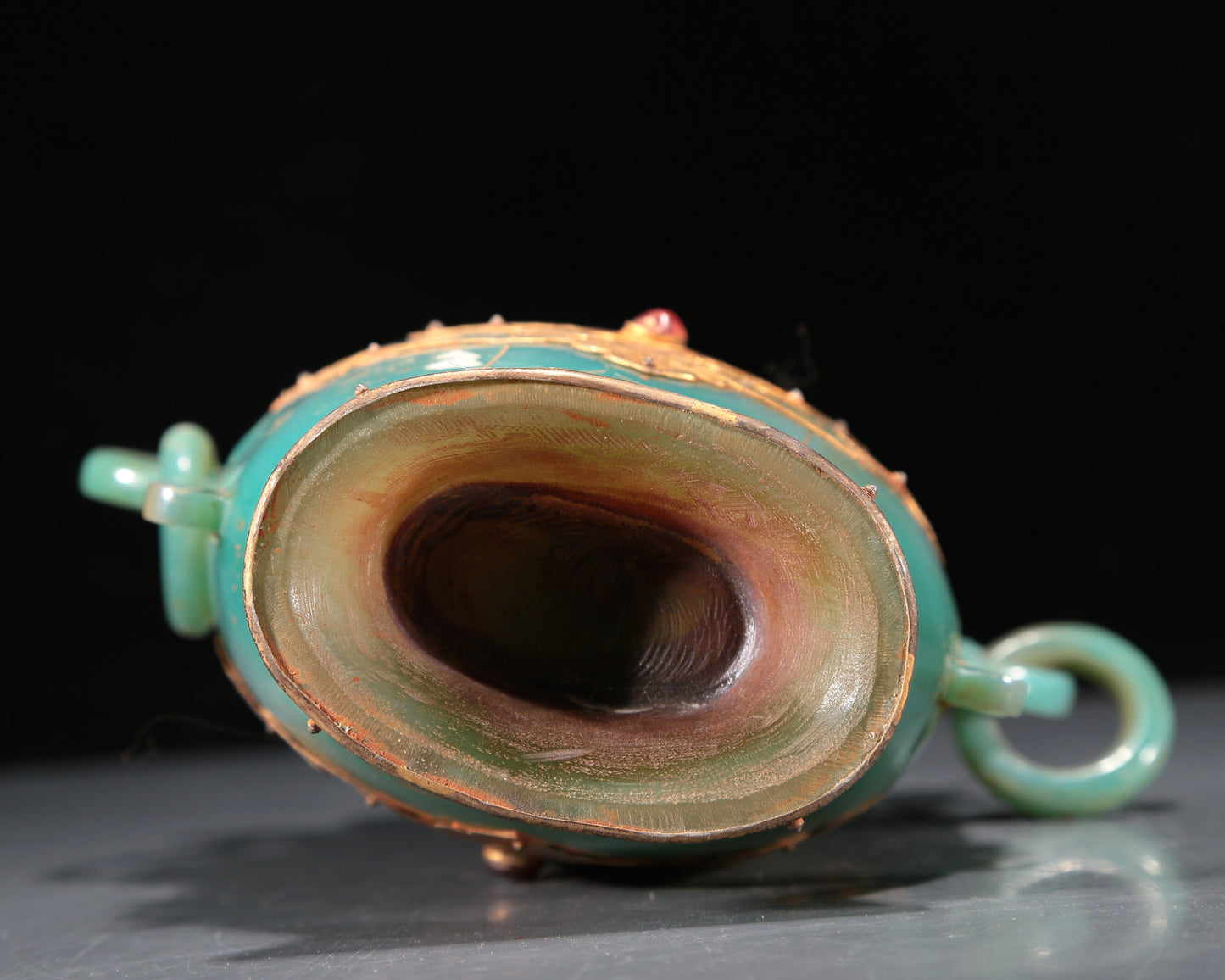 A Magnificent Agate Gold-Mounted 'Scrolling Lotus' Vase And Cover