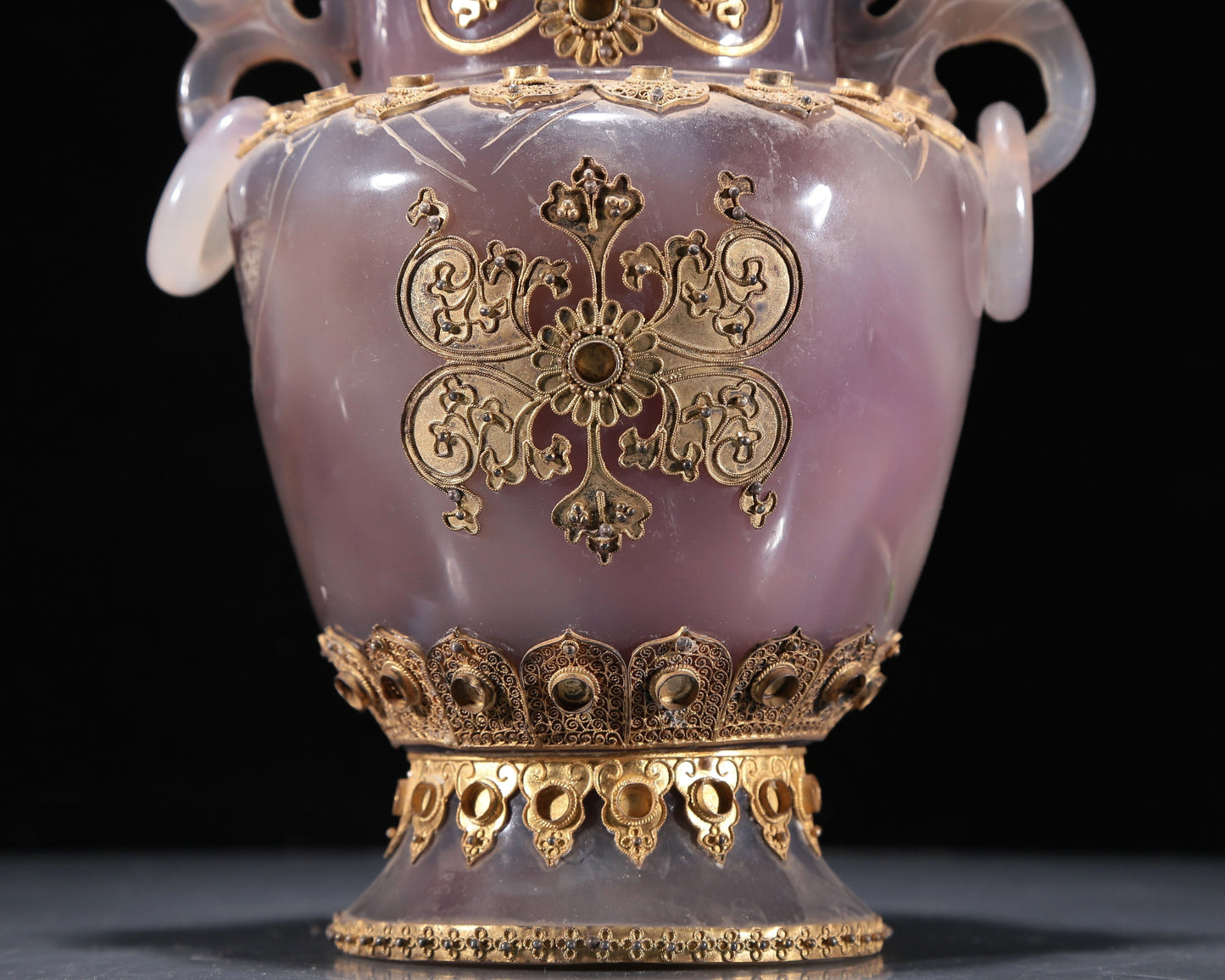 A Magnificent Agate Gold-Mounted 'Scrolling Lotus' Vase And Cover