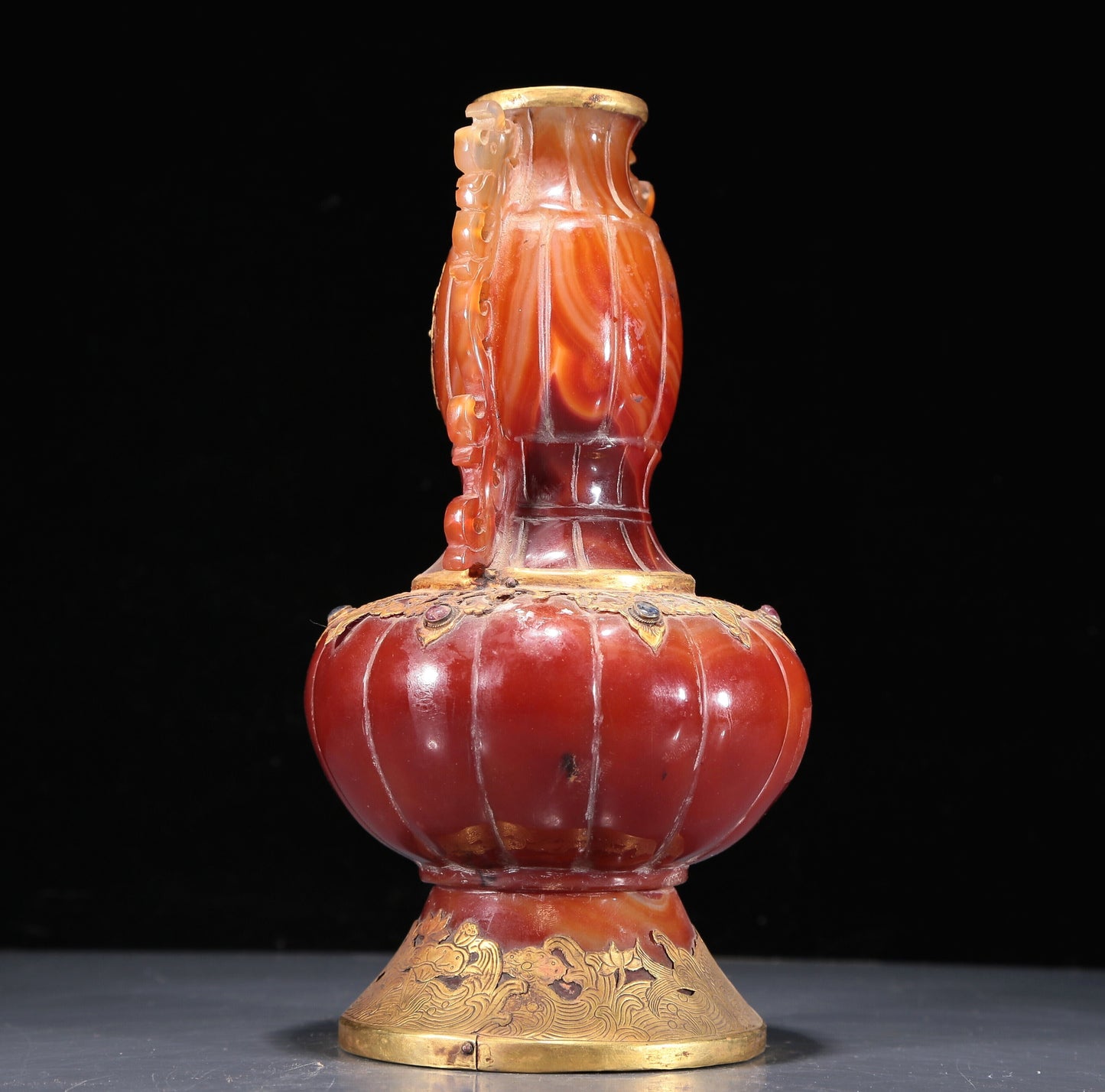 Magnificent Agate Gold-Mounted Dragon-Handled Gourd-Form Vase