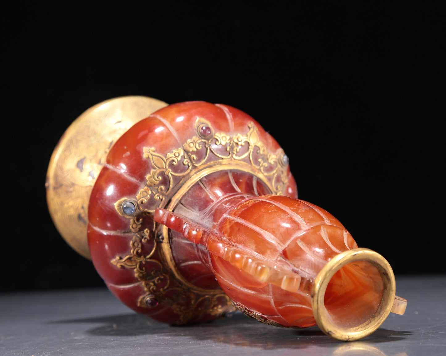 Magnificent Agate Gold-Mounted Dragon-Handled Gourd-Form Vase