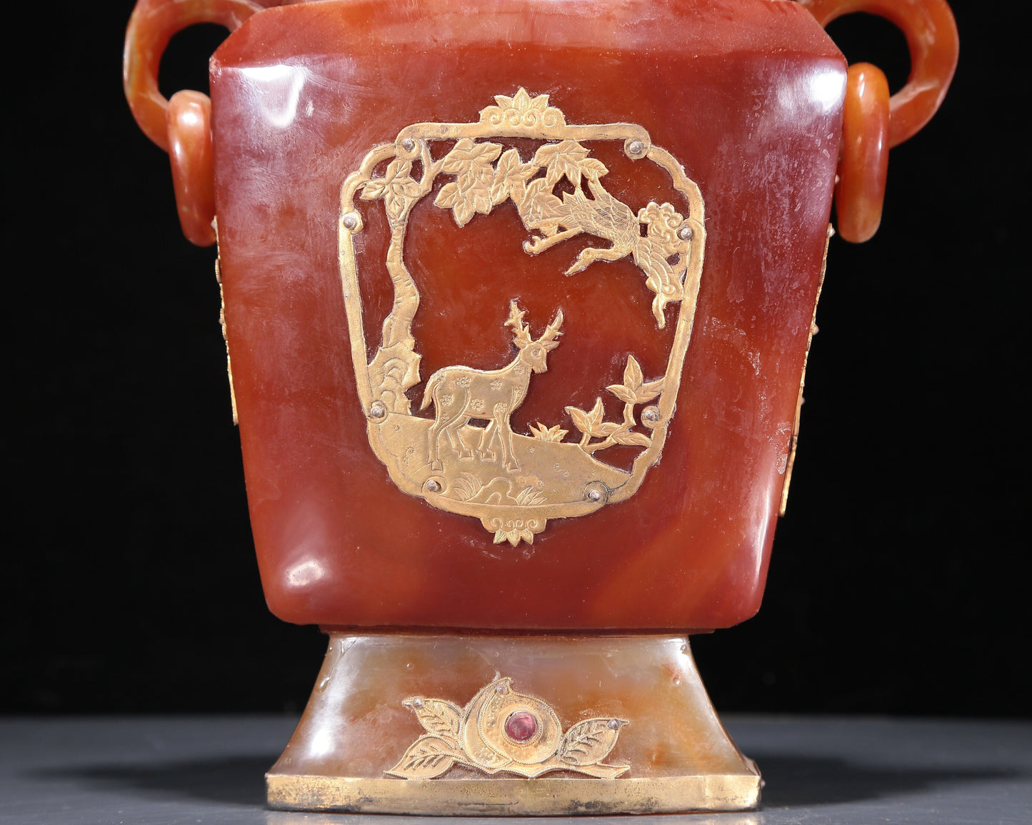 A Magnificent Agate Gold-Mounted 'Deer' Vase And Cover