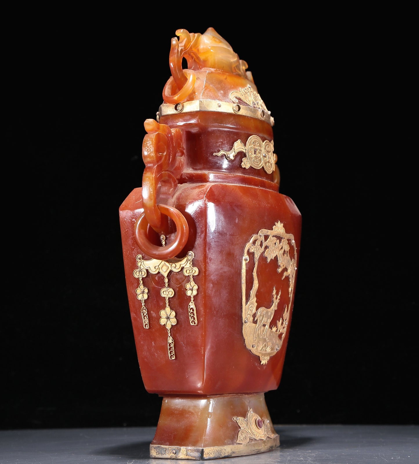 A Magnificent Agate Gold-Mounted 'Deer' Vase And Cover