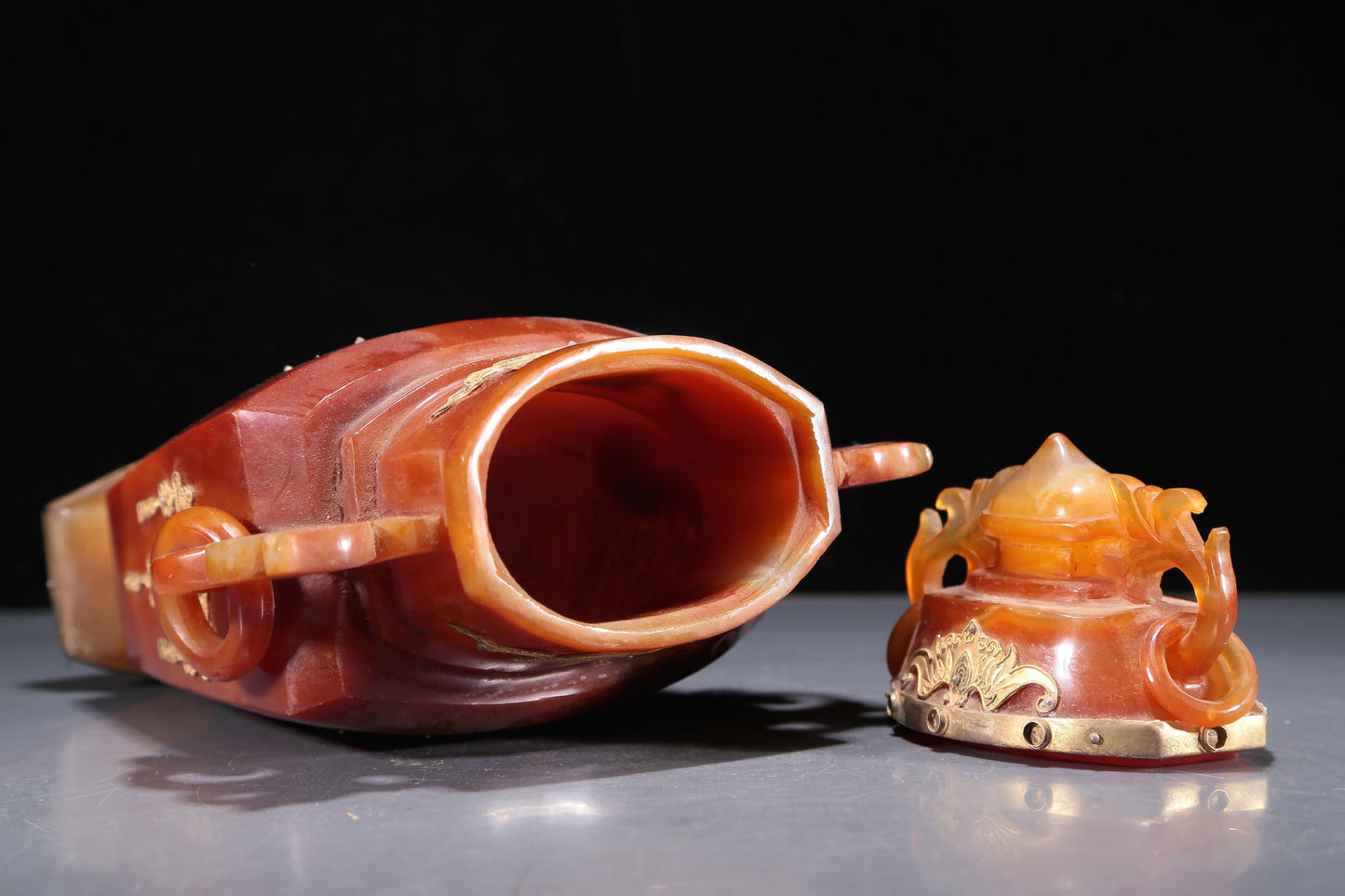 A Magnificent Agate Gold-Mounted 'Deer' Vase And Cover