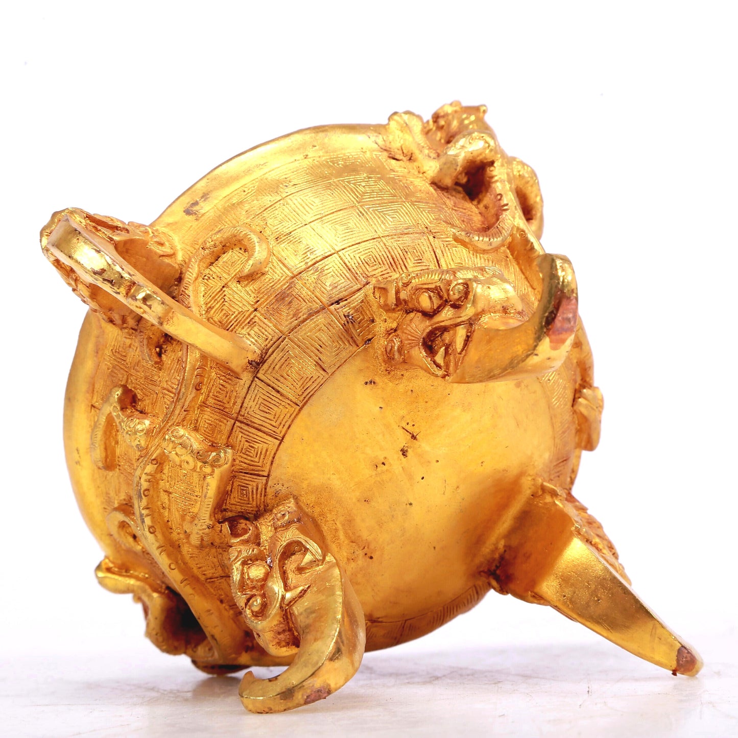 A Marvelous Gilt-Bronze 'Chi-Dragon' Tripod Cup