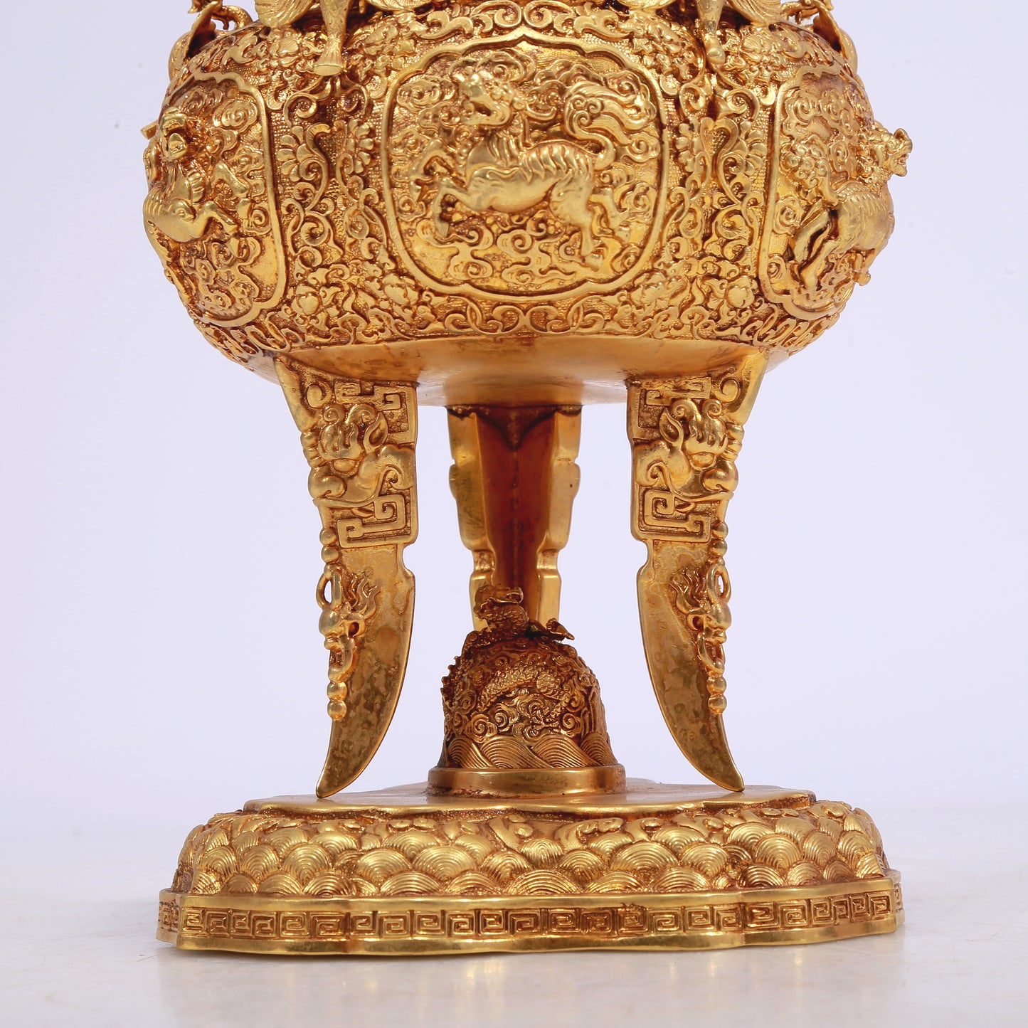 A Marvelous Gilt-Bronze 'Scrolling Lotus& Auspicious Beast' Tripod Censer And Cover