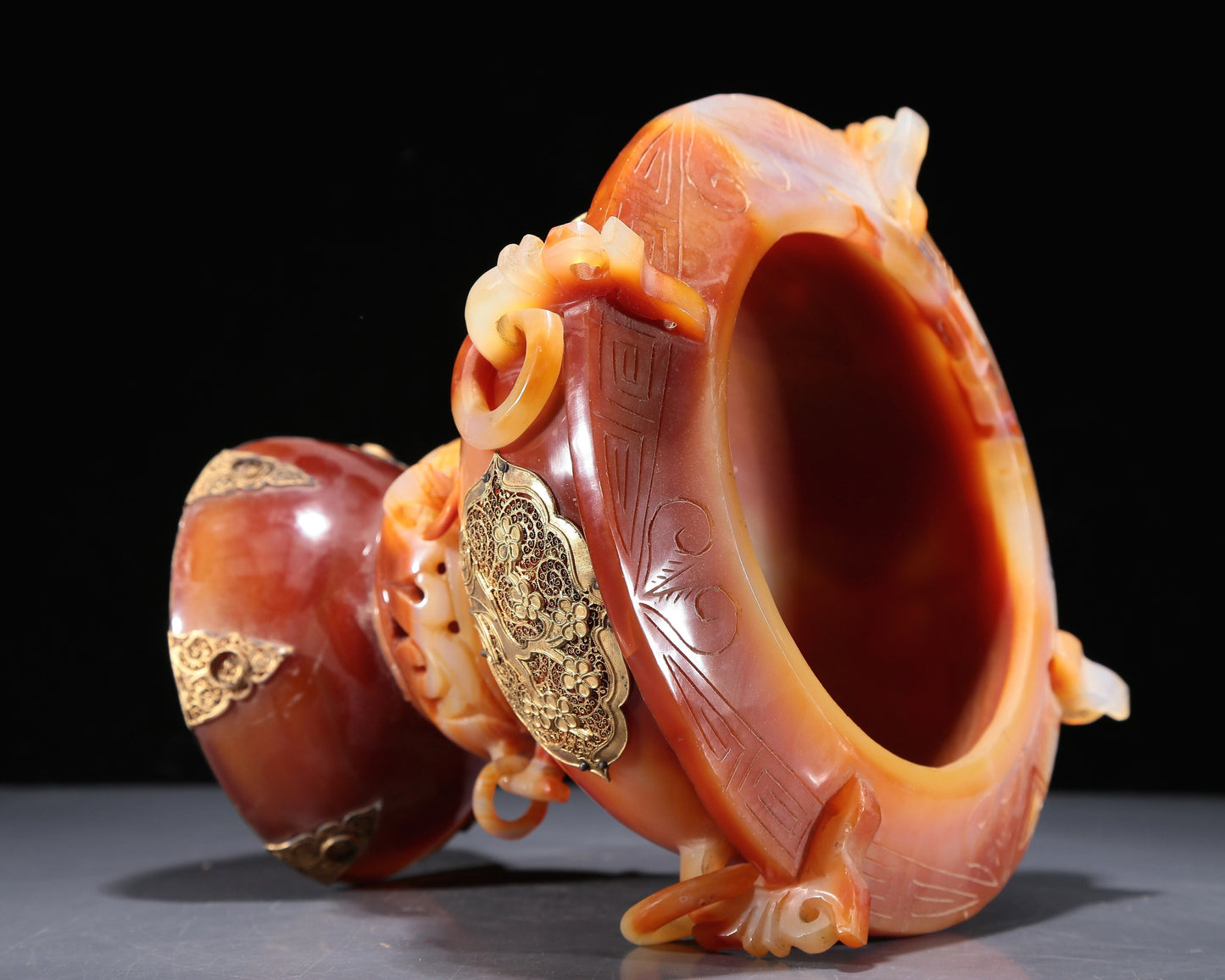 A Magnificent Agate Gold-Mounted 'Flower' Censer