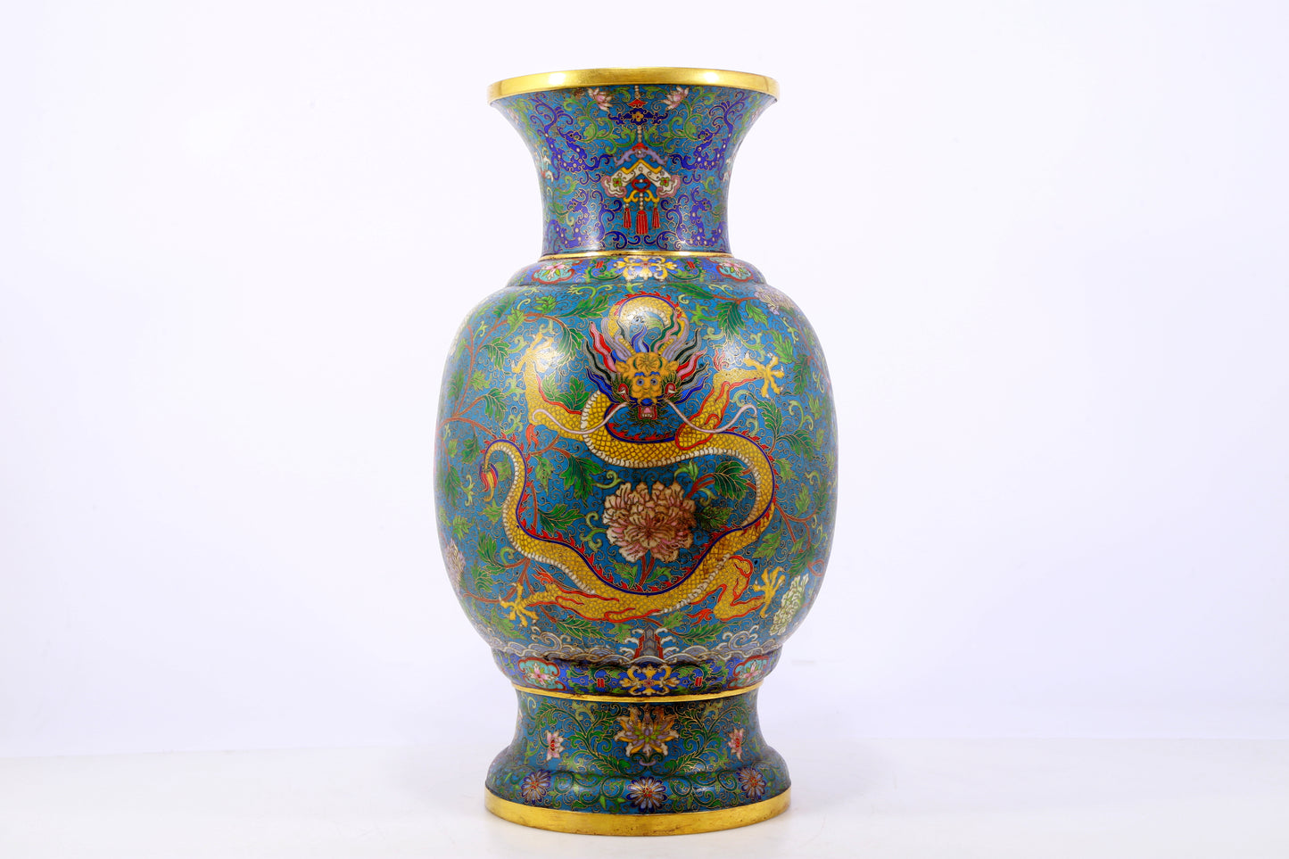 An exquisite cloisonné 'Lotus and dragon and phoenix pattern' vase