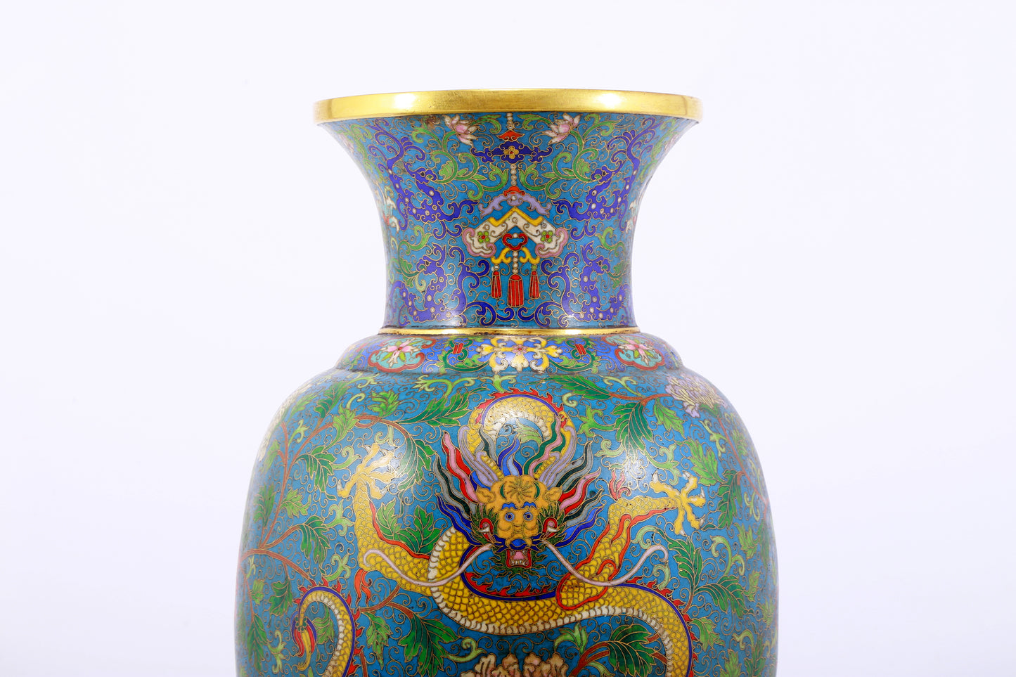 An exquisite cloisonné 'Lotus and dragon and phoenix pattern' vase