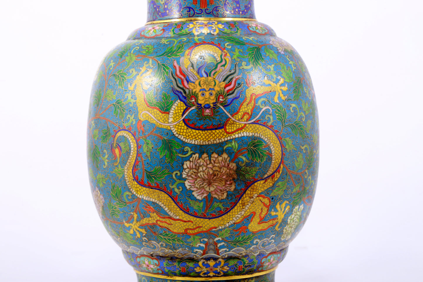 An exquisite cloisonné 'Lotus and dragon and phoenix pattern' vase