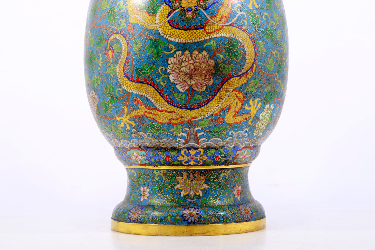 An exquisite cloisonné 'Lotus and dragon and phoenix pattern' vase