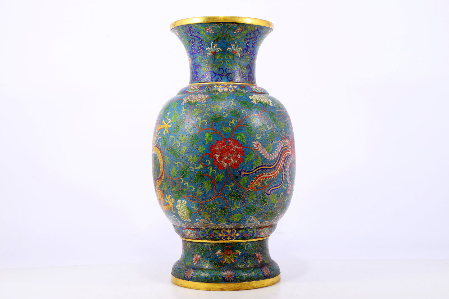 An exquisite cloisonné 'Lotus and dragon and phoenix pattern' vase