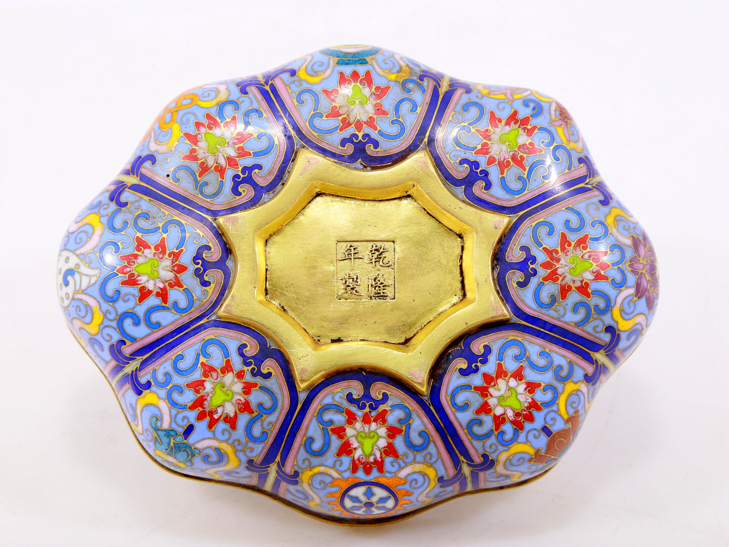 A perfect cloisonné 'Lotus and Eight dharma-vessel' pattern box