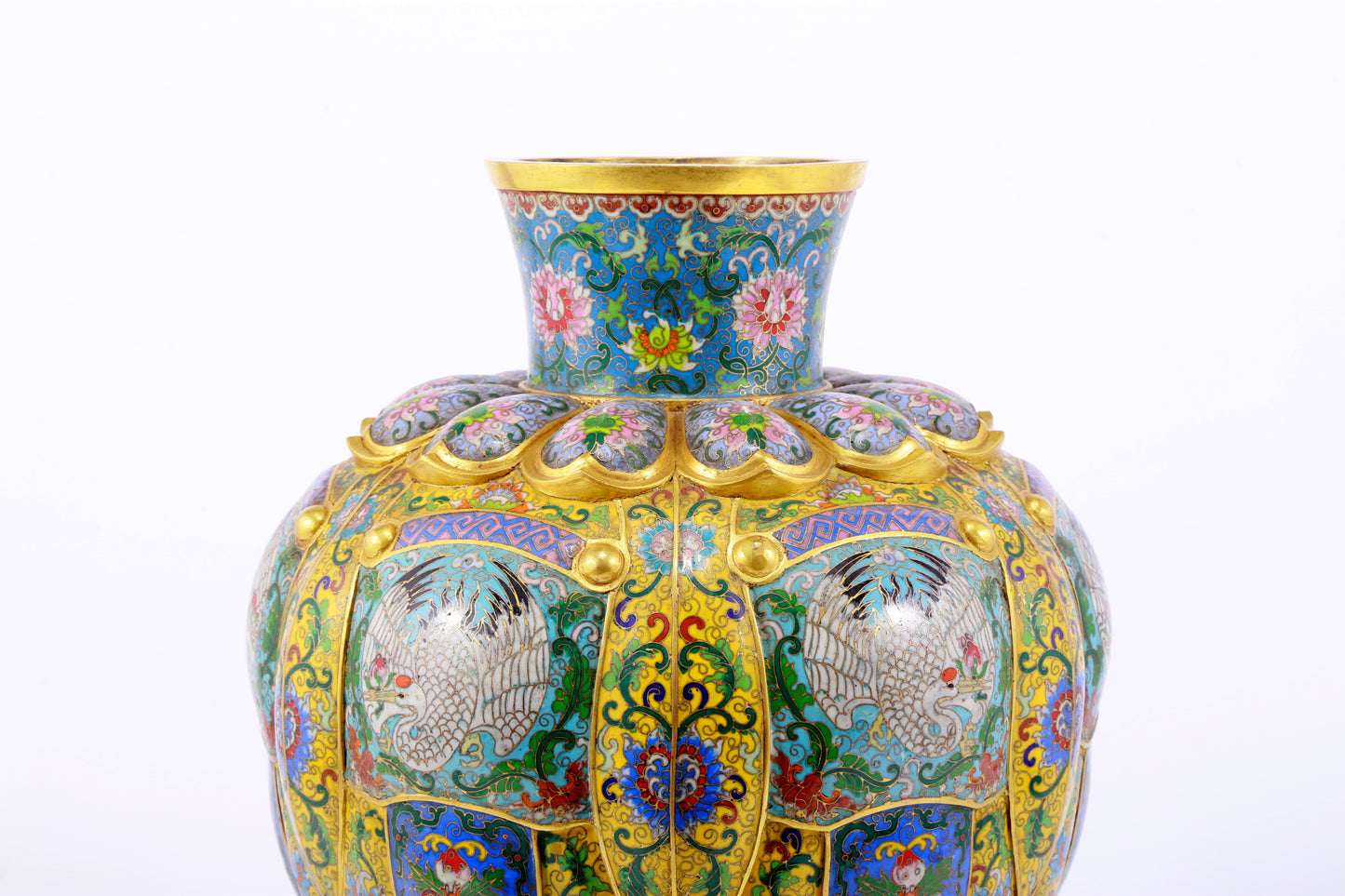 An exquisite cloisonné vase with 'Lotus and Crane' pattern