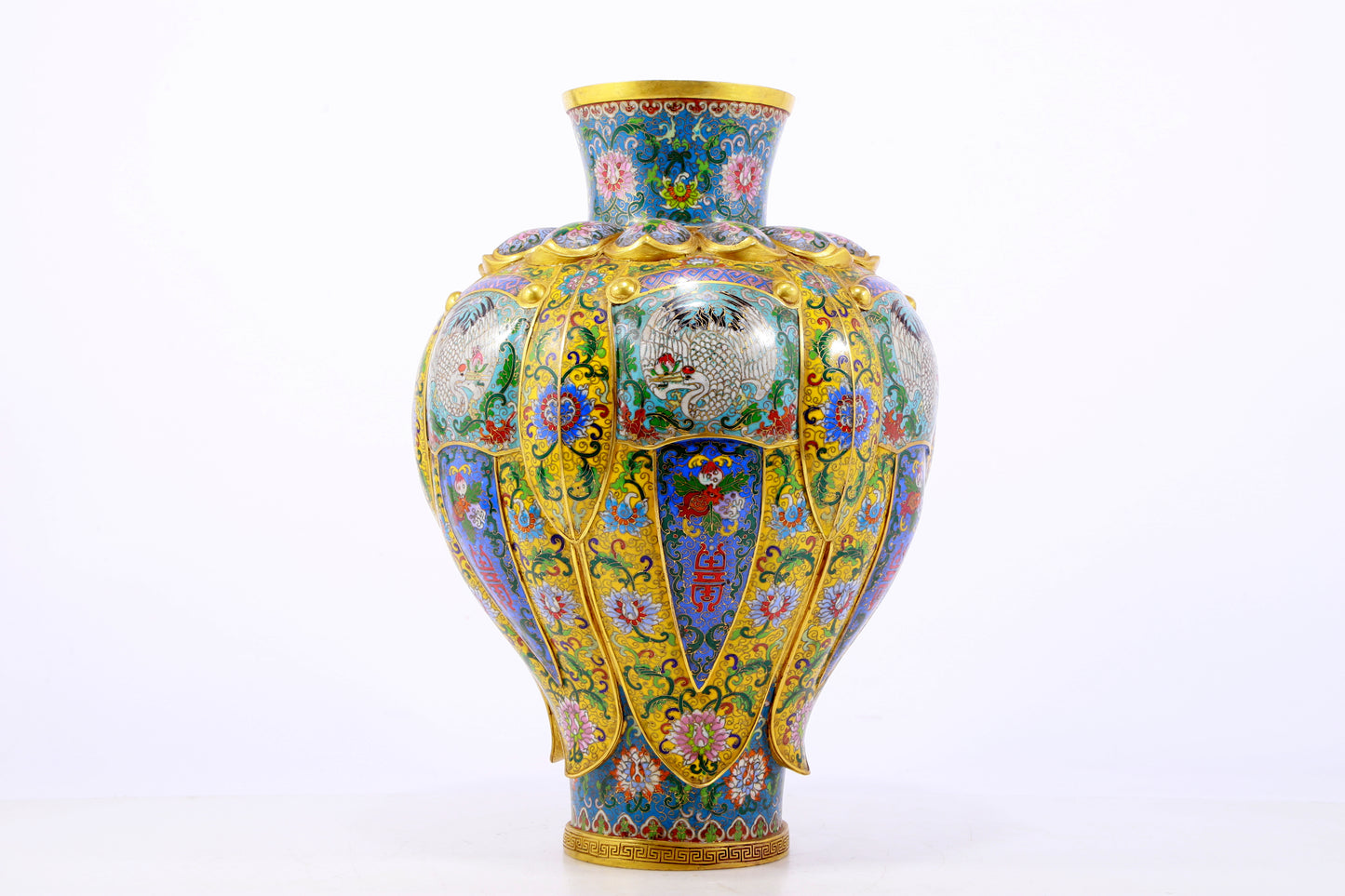 An exquisite cloisonné vase with 'Lotus and Crane' pattern