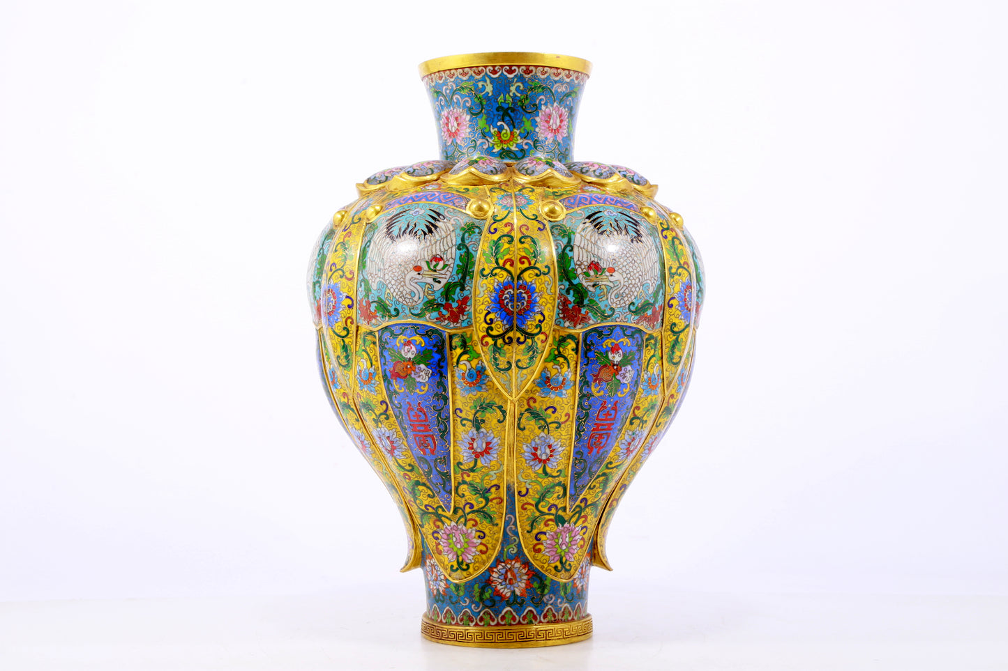 An exquisite cloisonné vase with 'Lotus and Crane' pattern