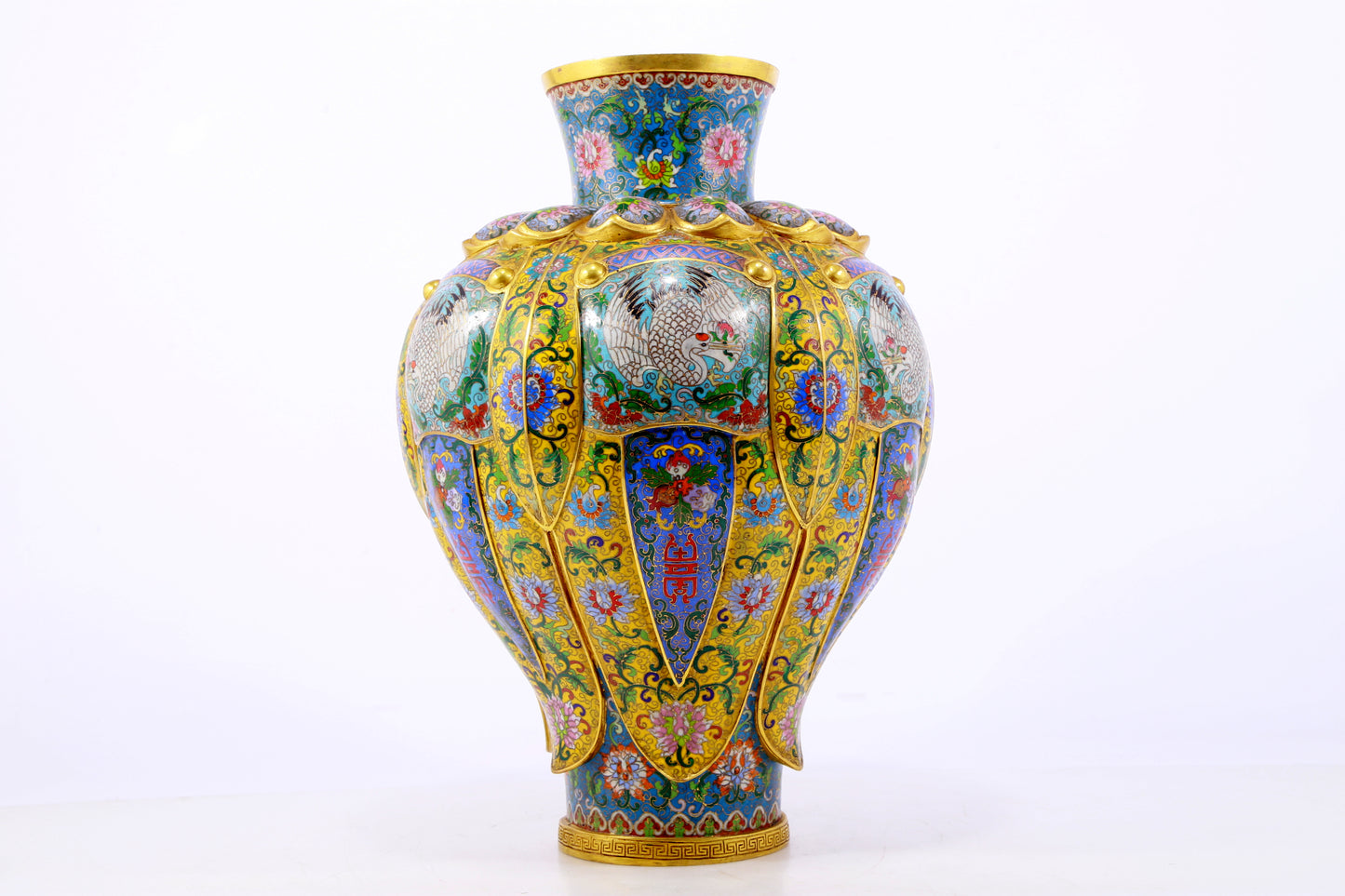 An exquisite cloisonné vase with 'Lotus and Crane' pattern