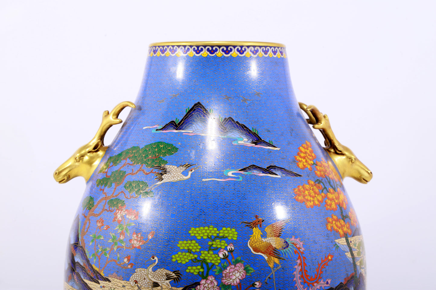 An exquisite cloisonne auspicious animal pattern deer ear bottle