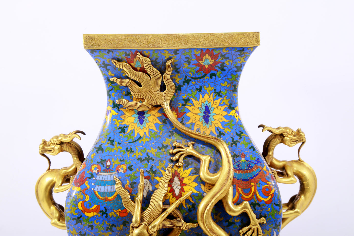 An exquisite cloisonné vase with 'Lotus and dragon' pattern