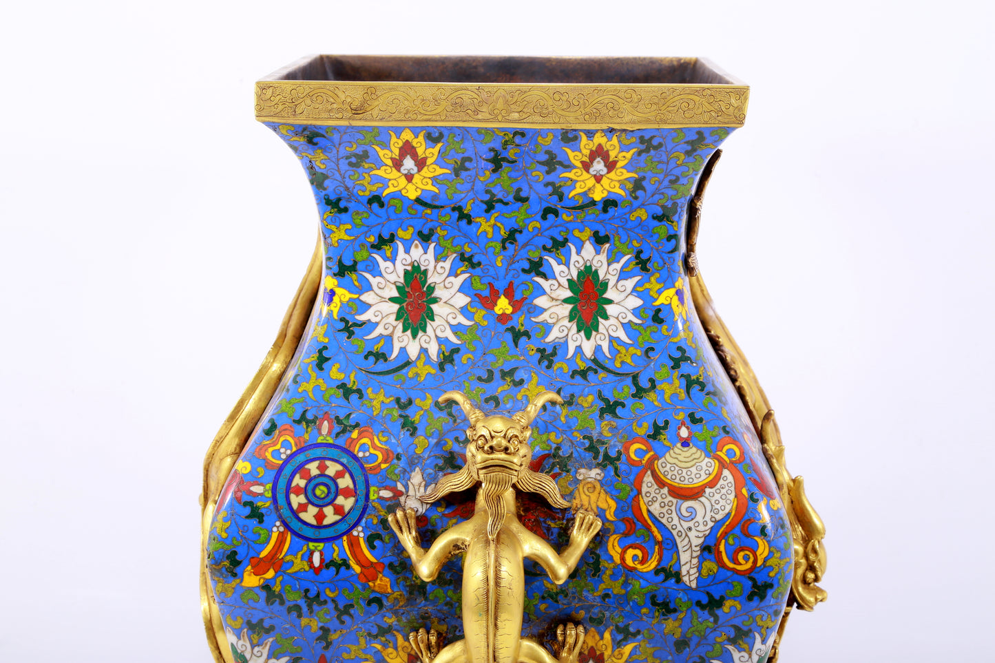 An exquisite cloisonné vase with 'Lotus and dragon' pattern