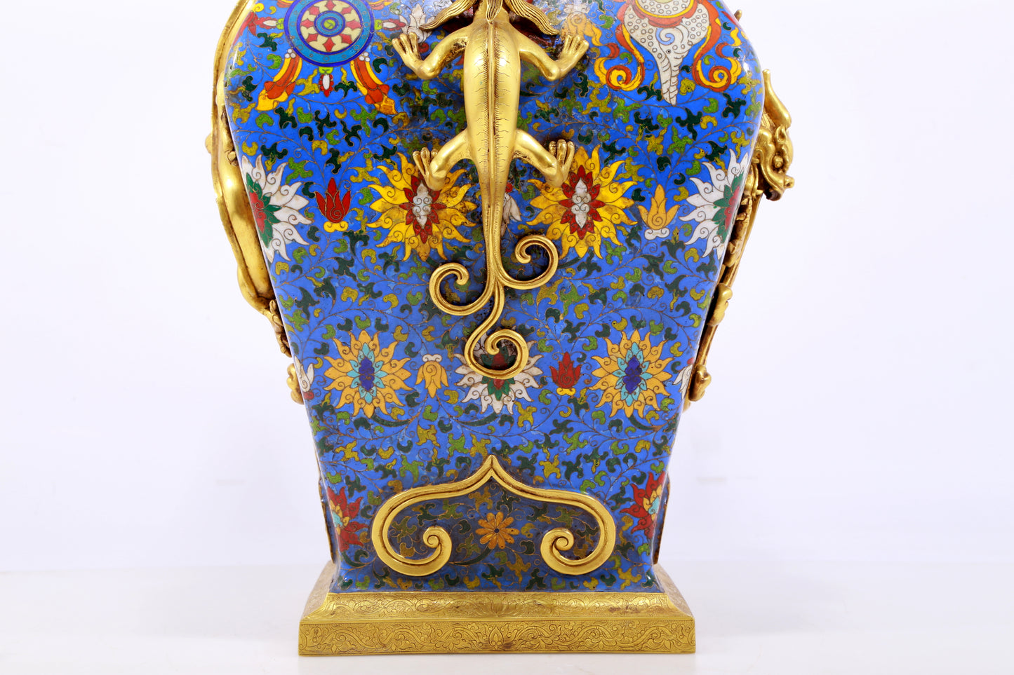 An exquisite cloisonné vase with 'Lotus and dragon' pattern