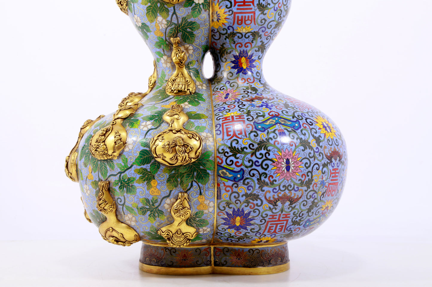 An exquisite cloisonné gourd-shaped vase with lotus pattern