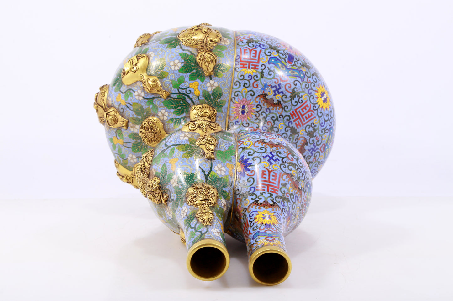 An exquisite cloisonné gourd-shaped vase with lotus pattern