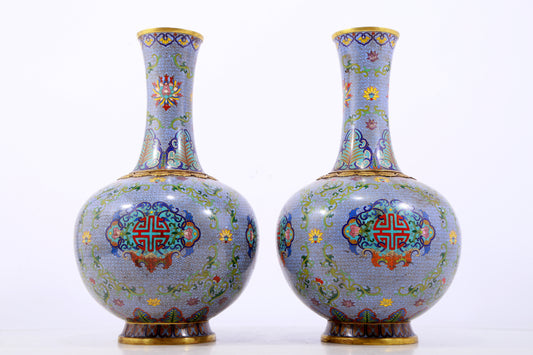 A pair of exquisite cloisonné vases with lotus pattern