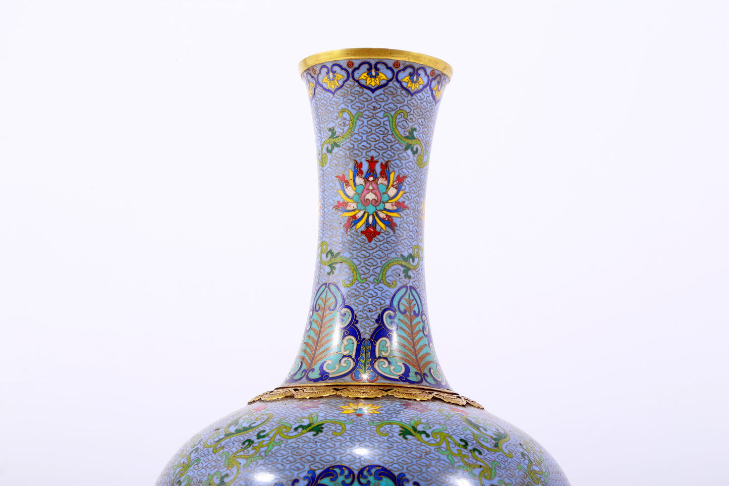 A pair of exquisite cloisonné vases with lotus pattern