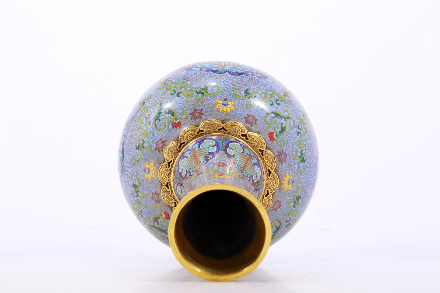 A pair of exquisite cloisonné vases with lotus pattern