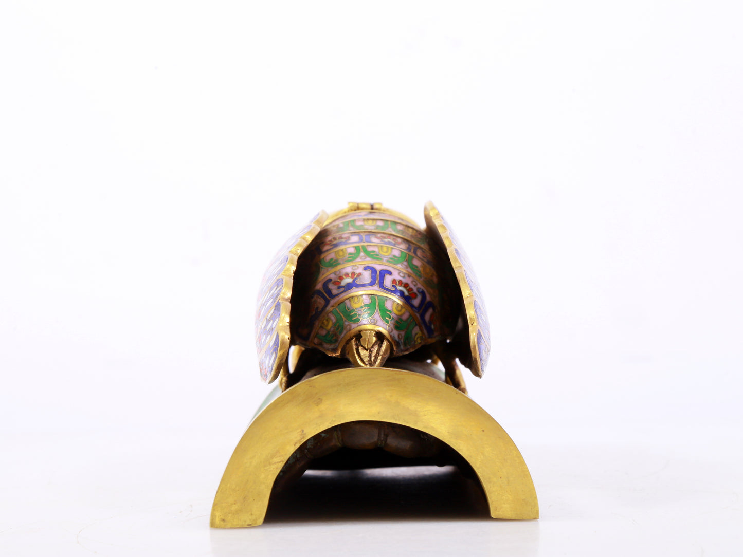 An exquisite cloisonne 'cicada' shaped box