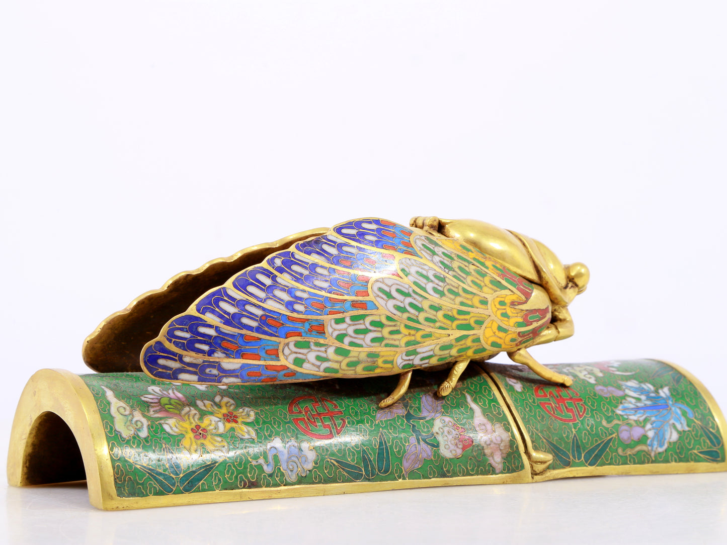 An exquisite cloisonne 'cicada' shaped box