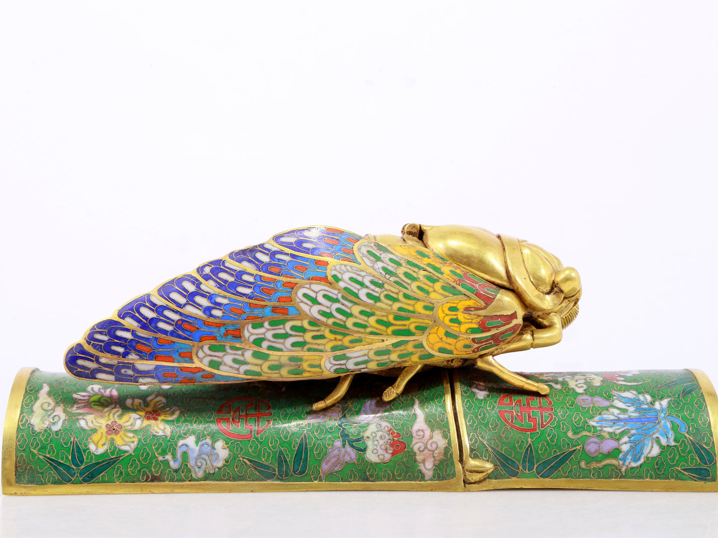 An exquisite cloisonne 'cicada' shaped box