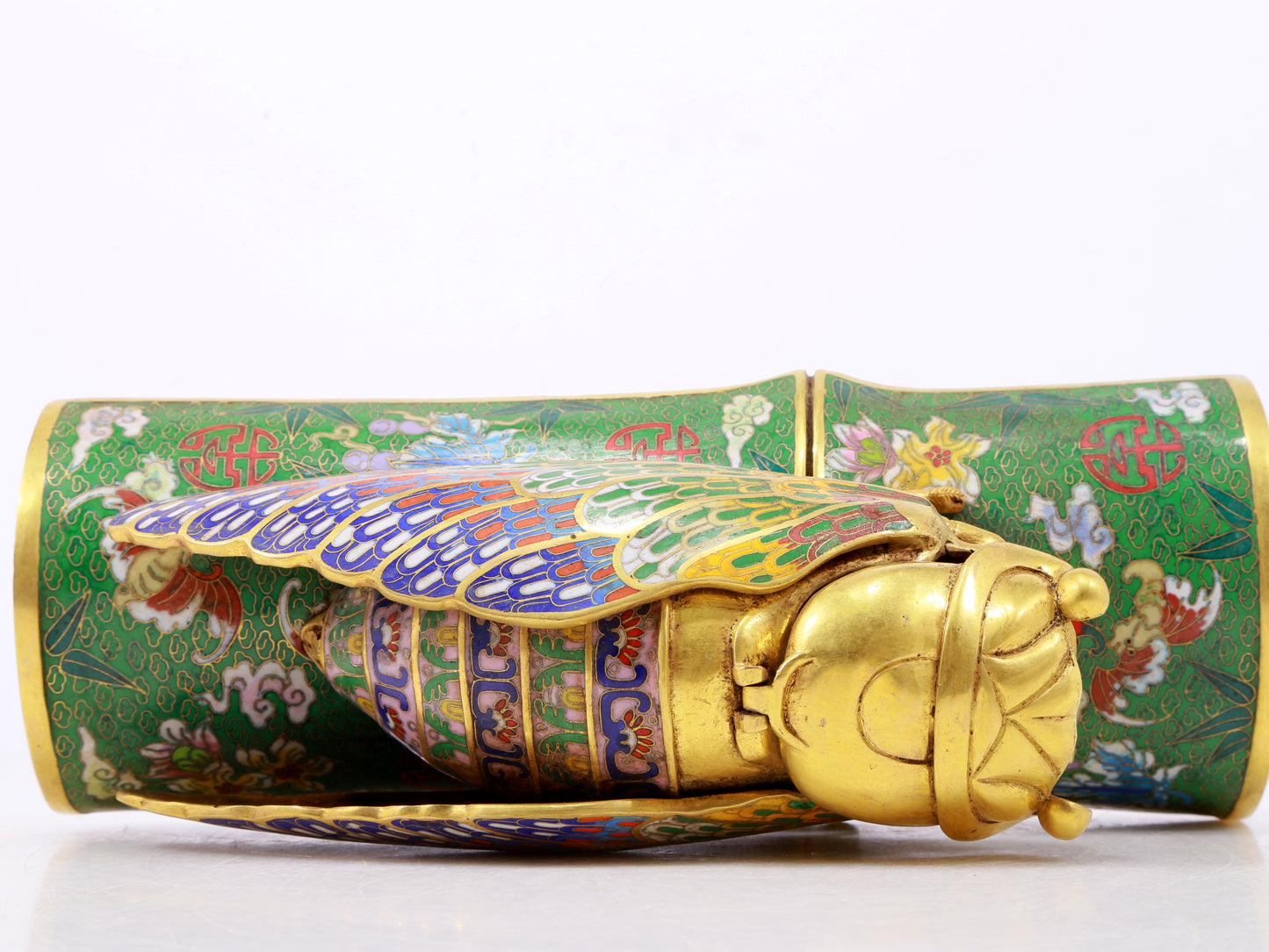 An exquisite cloisonne 'cicada' shaped box