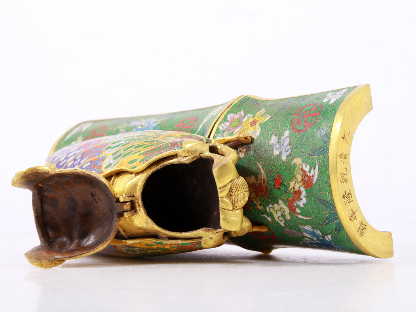 An exquisite cloisonne 'cicada' shaped box