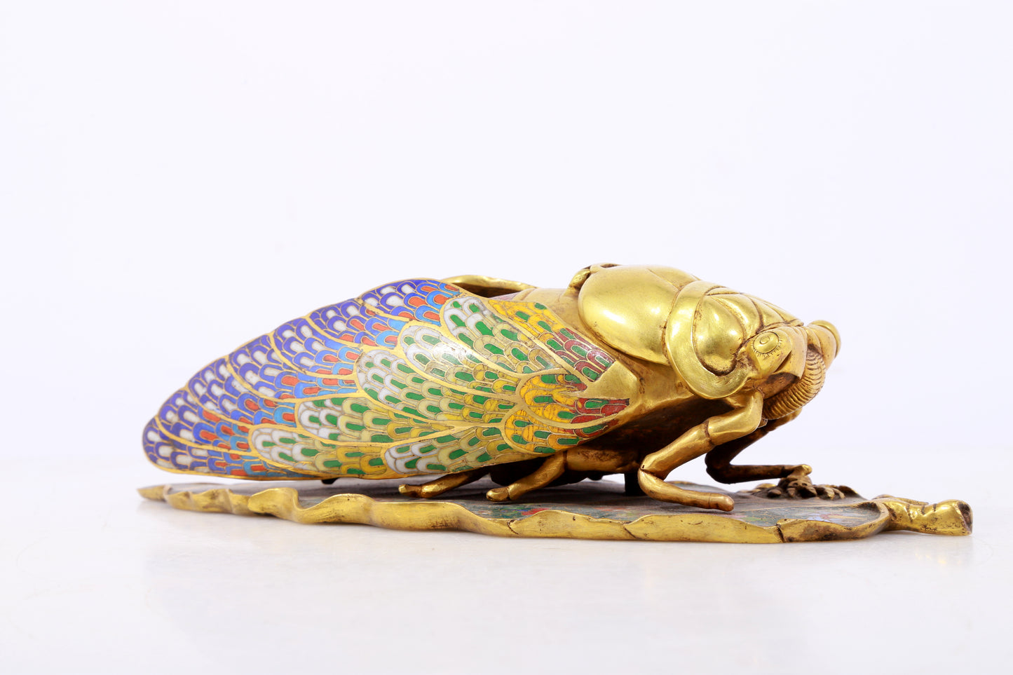 An exquisite cloisonne 'cicada' shaped box