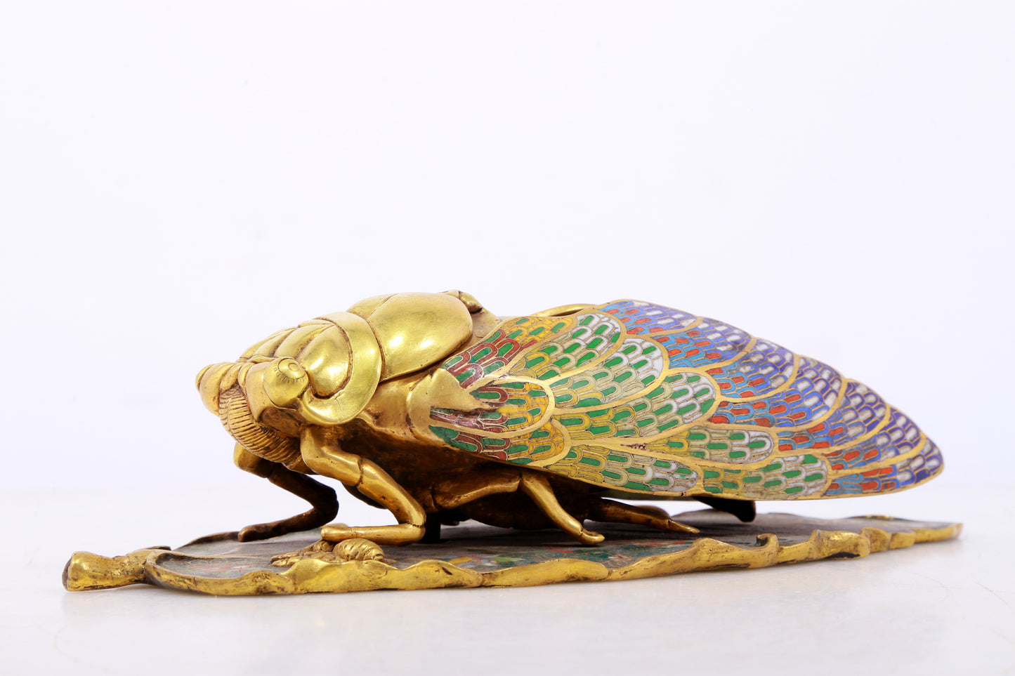 An exquisite cloisonne 'cicada' shaped box