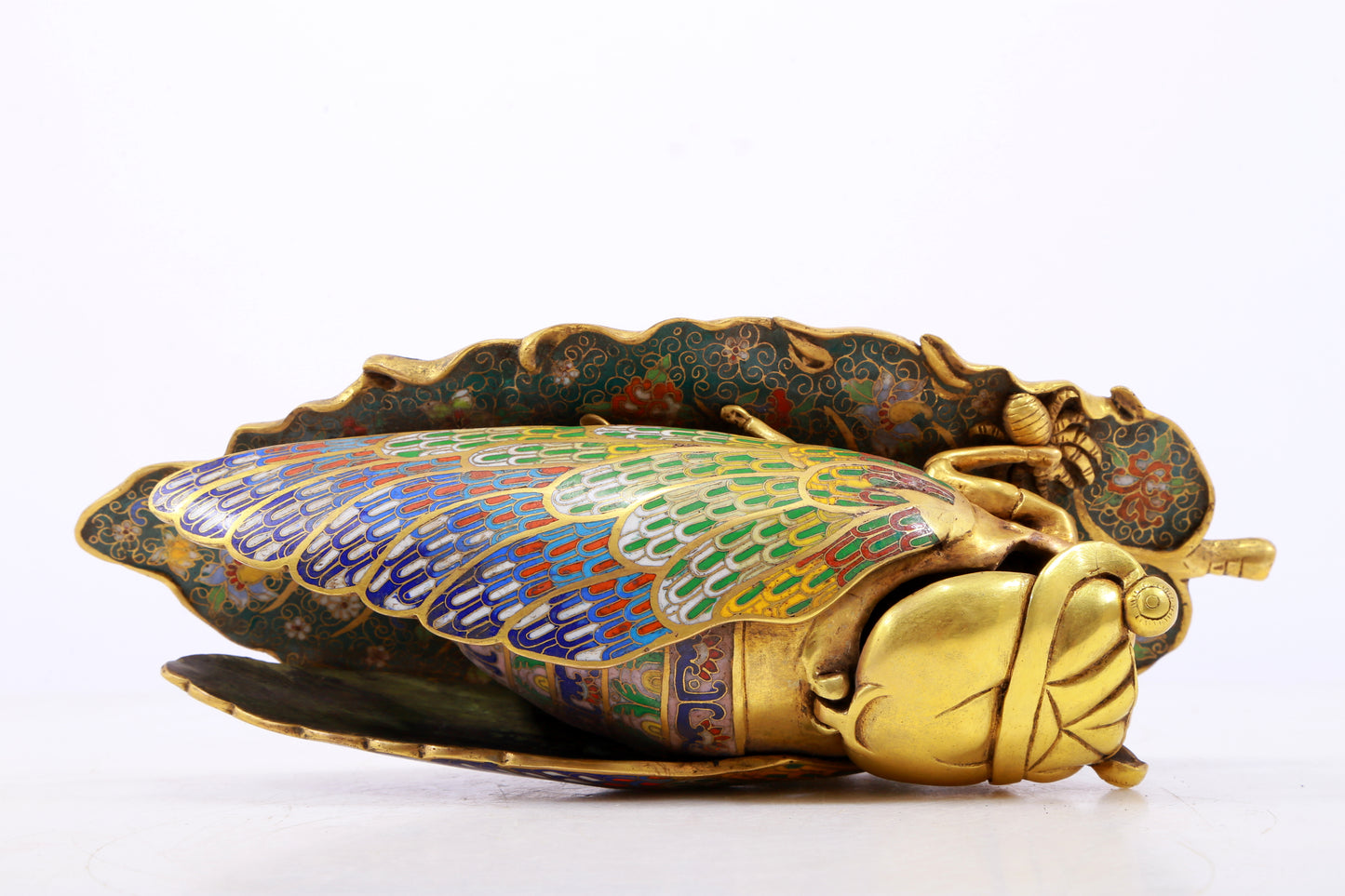 An exquisite cloisonne 'cicada' shaped box