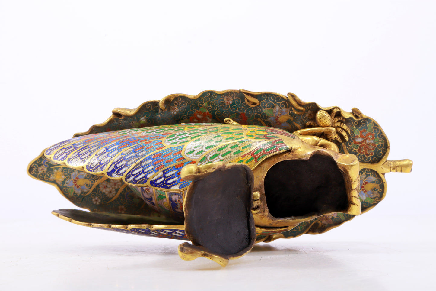 An exquisite cloisonne 'cicada' shaped box