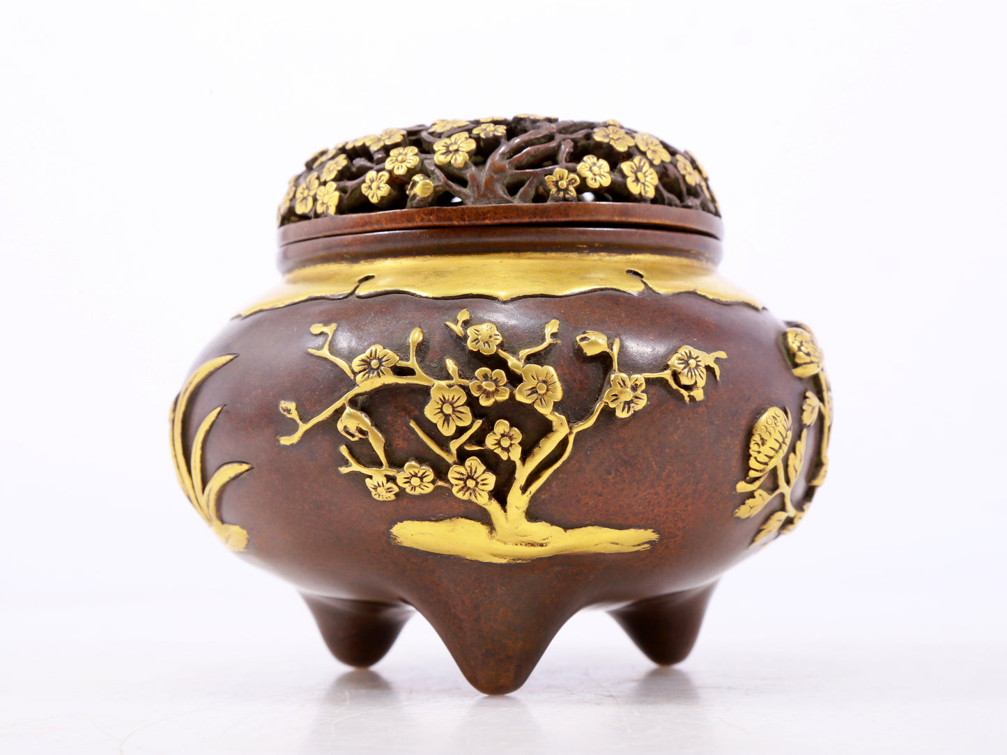 An exquisite gilt copper tripod censer with floral patterns