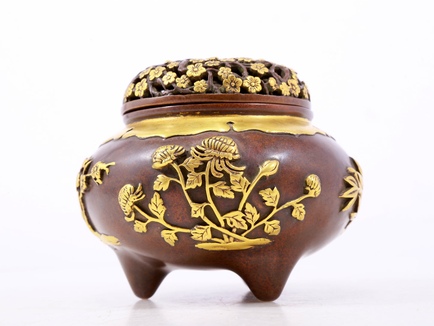 An exquisite gilt copper tripod censer with floral patterns