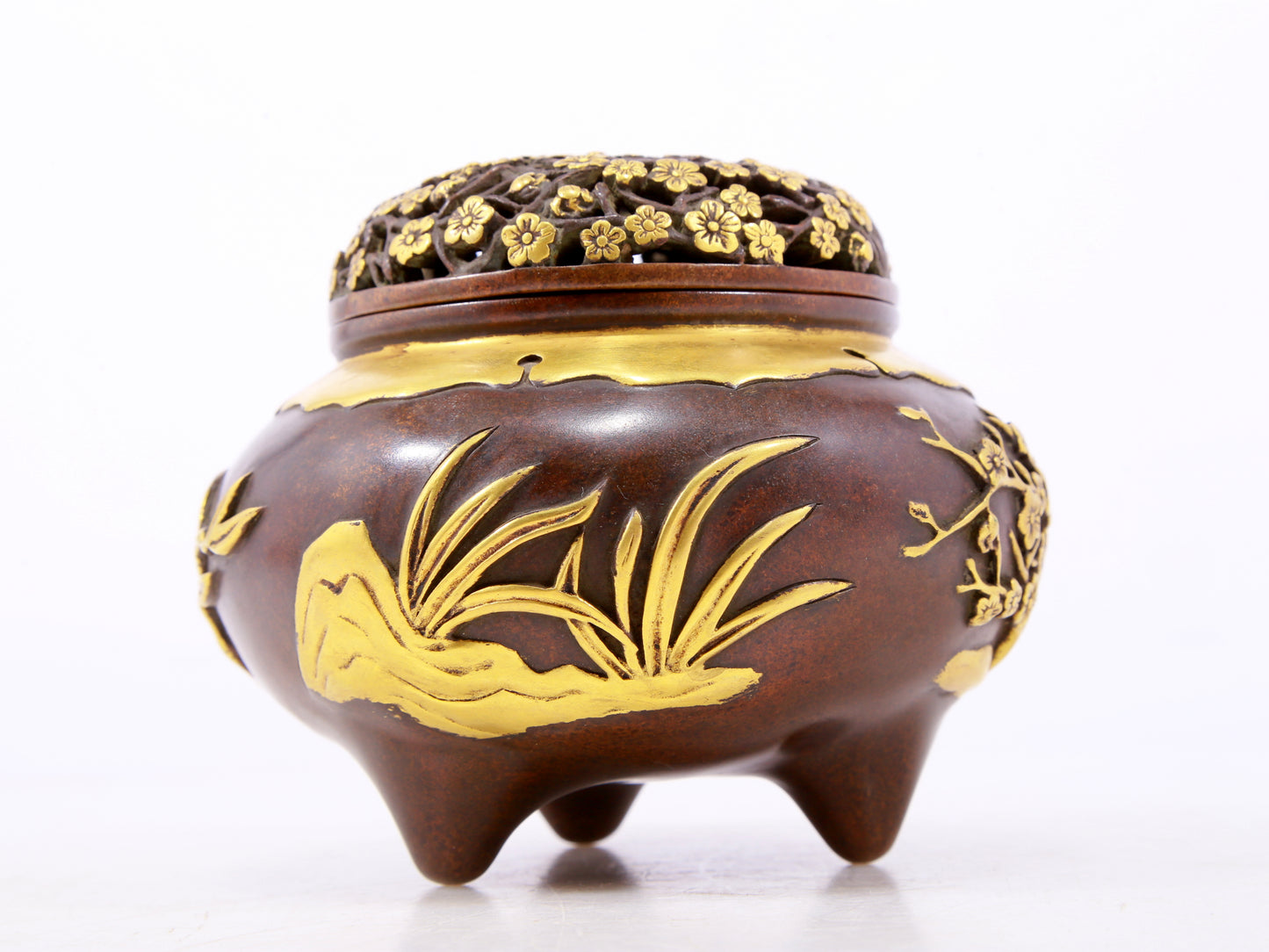 An exquisite gilt copper tripod censer with floral patterns