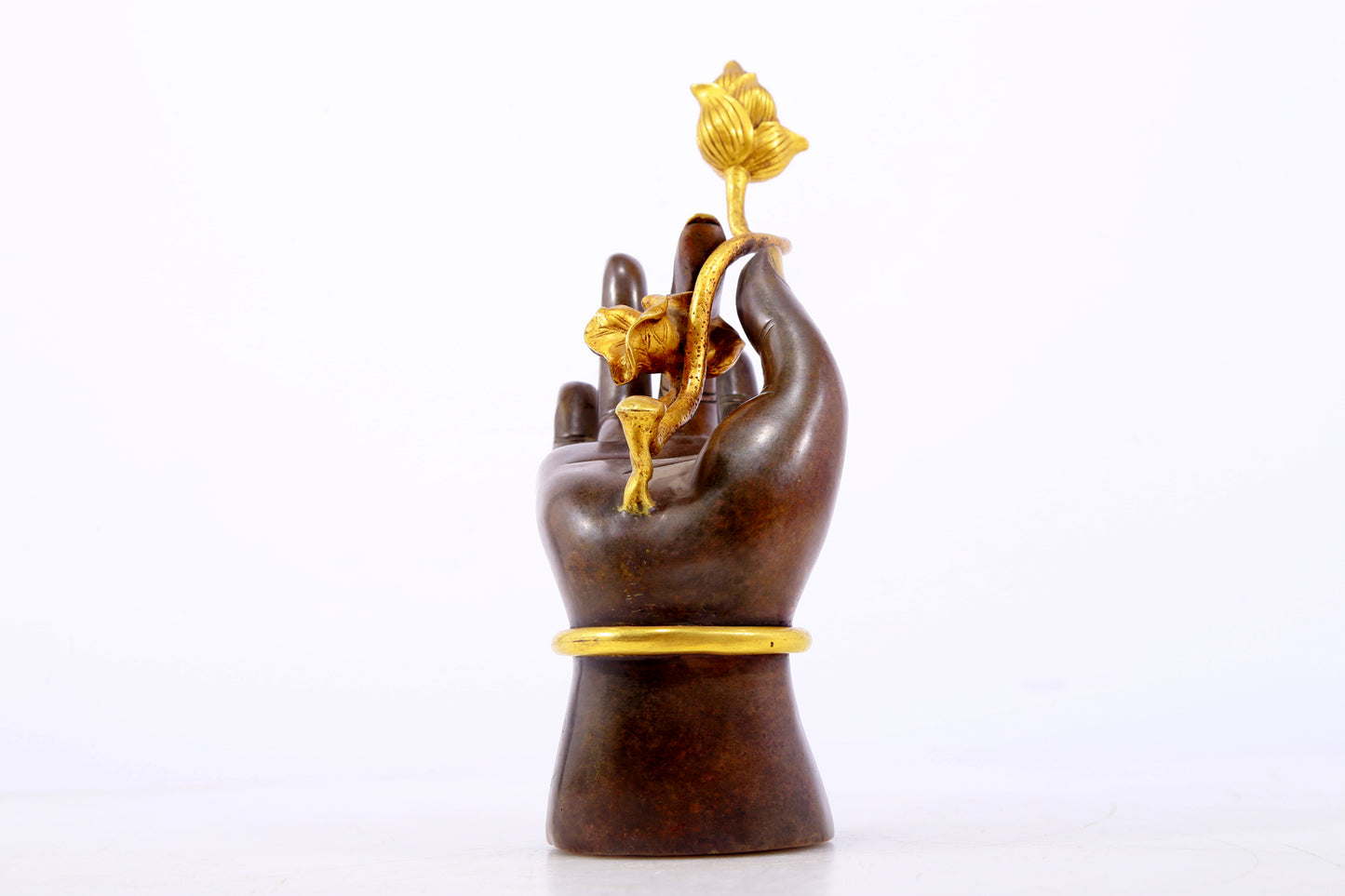 An exquisite gilt bronze Guanyin hand ornament