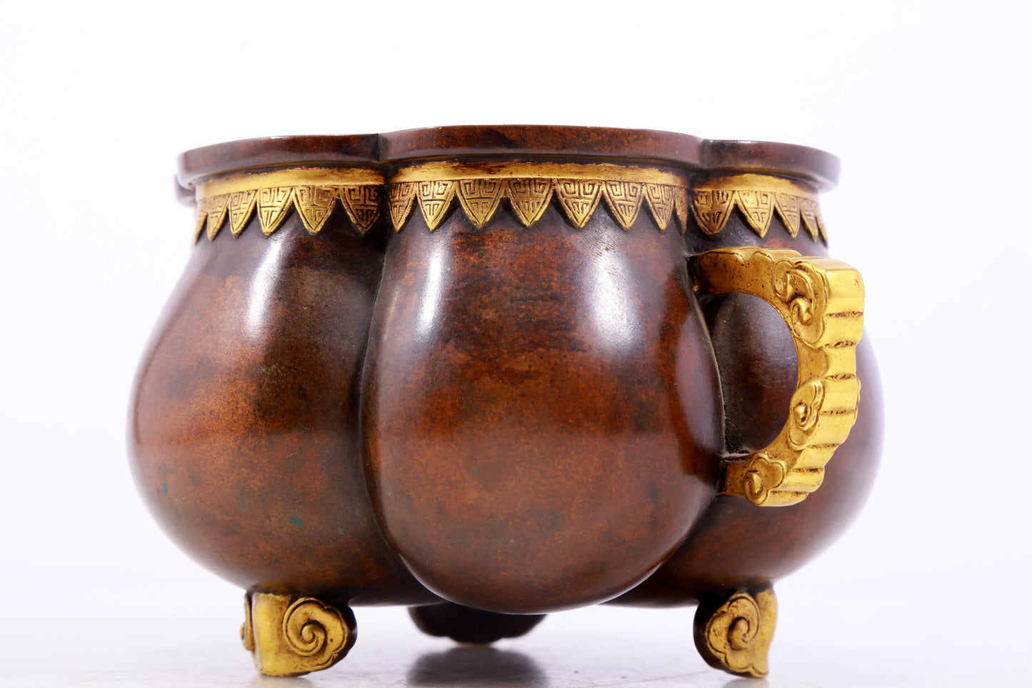 An exquisite gilt copper censer with two ears and three legs with auspicious cloud patterns