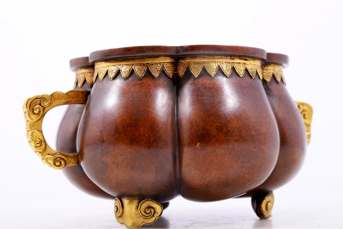 An exquisite gilt copper censer with two ears and three legs with auspicious cloud patterns