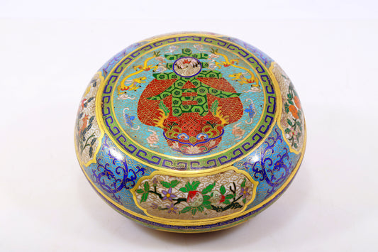 An exquisite cloisonne 'auspicious clouds and dragon' pattern box