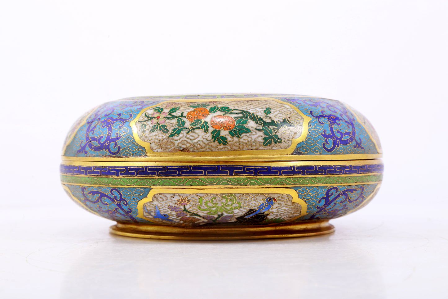 An exquisite cloisonne 'auspicious clouds and dragon' pattern box