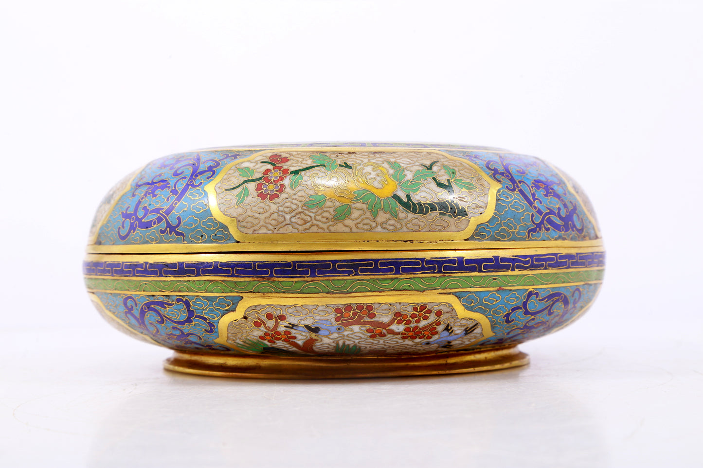 An exquisite cloisonne 'auspicious clouds and dragon' pattern box