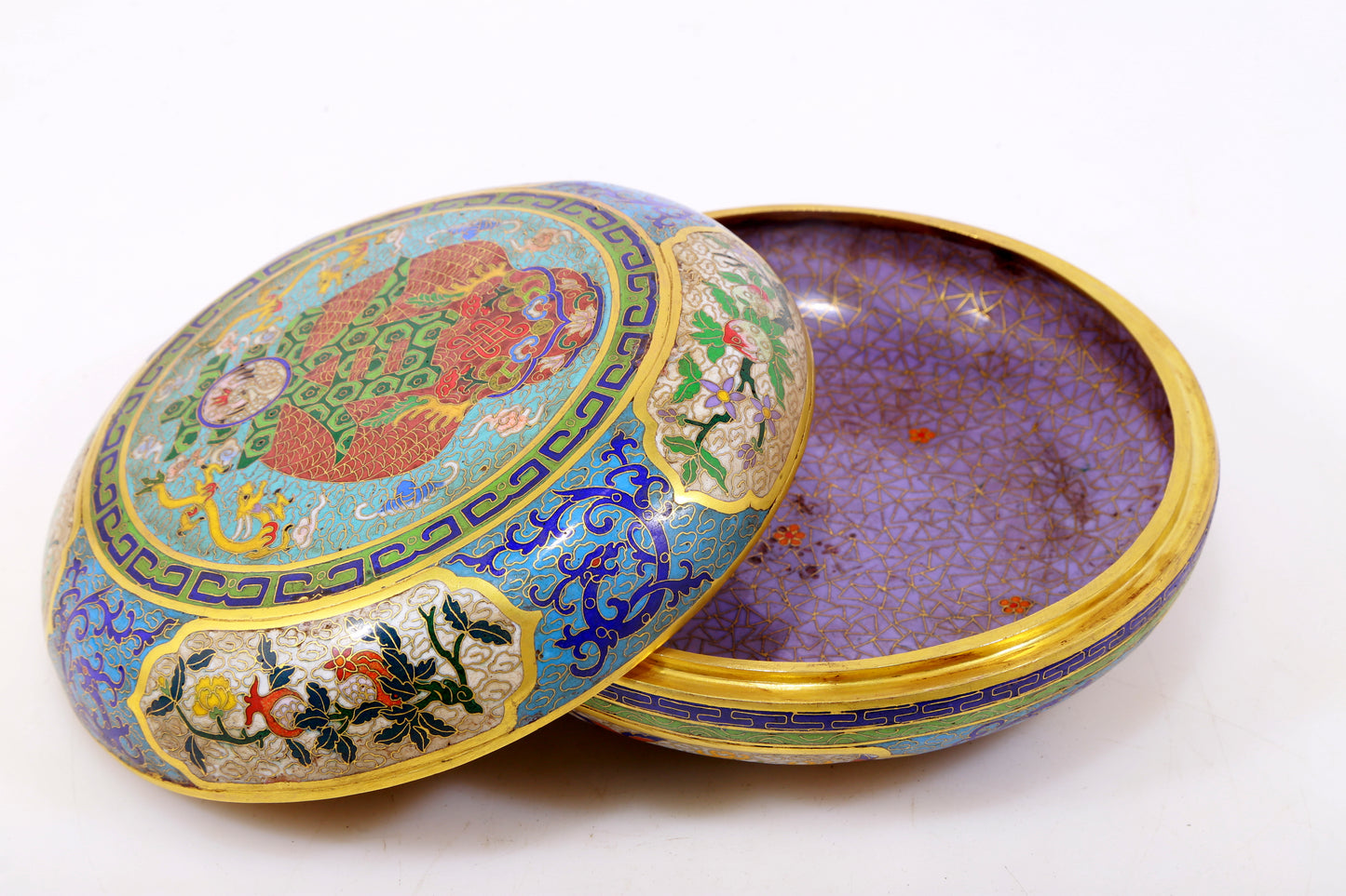 An exquisite cloisonne 'auspicious clouds and dragon' pattern box